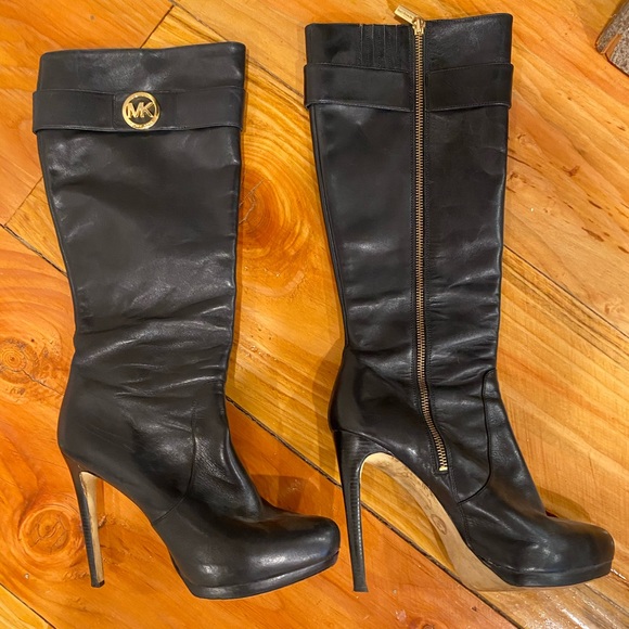 Beautiful Michael Kors Black boots - Picture 1 of 5